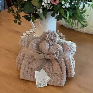 BAREFOOT DREAMS - Cozychic Pom Pom Beanie Hat and Scarf Set - NEW